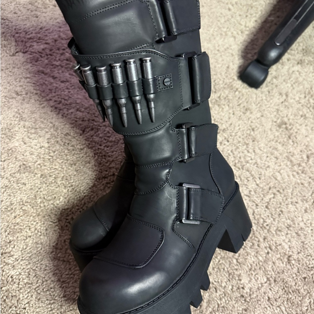 Darker Wavs bullet Chunky Black Women's Platform Combat Boots